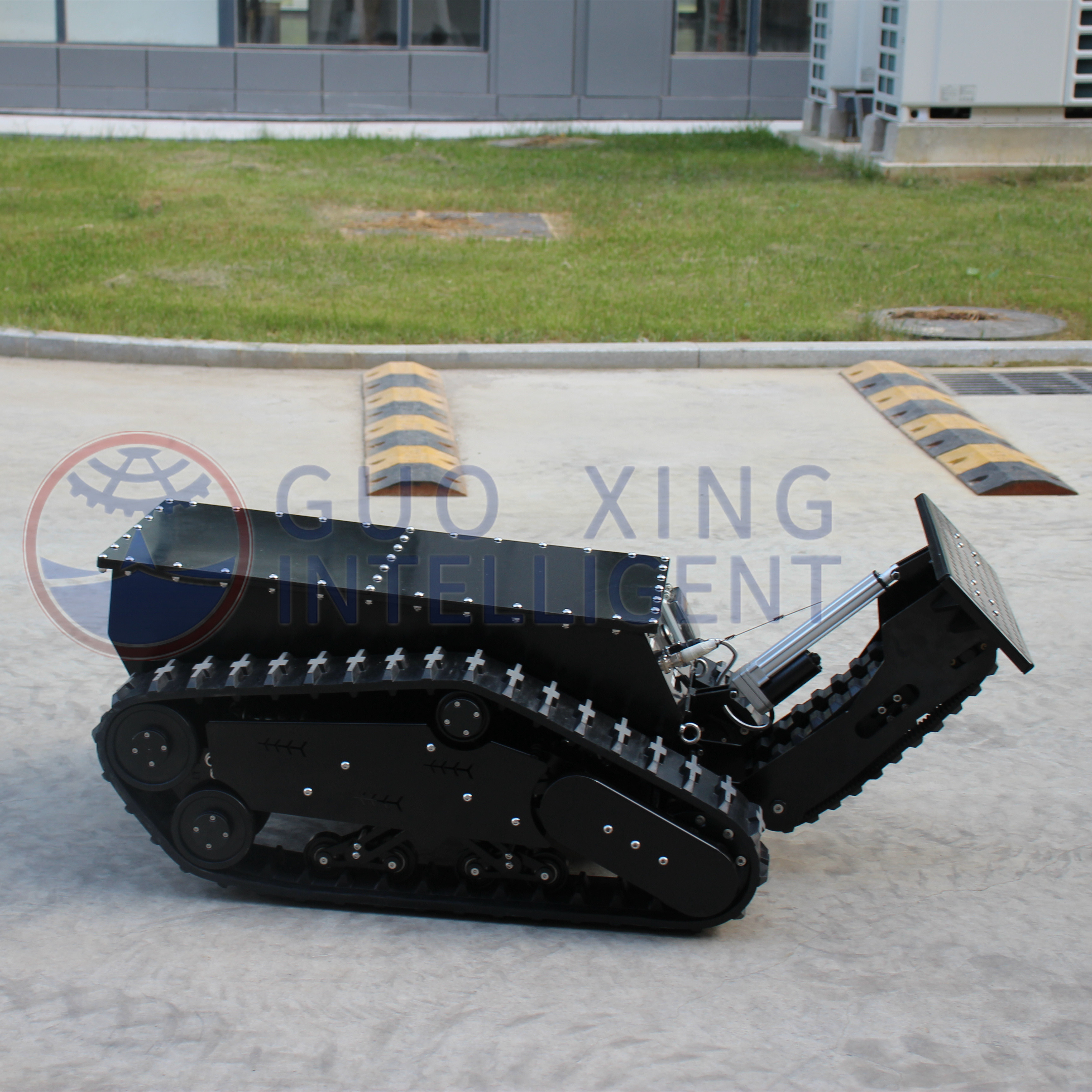 Производитель пожарных роботов Guoxing и роботов UGV PLT1000 